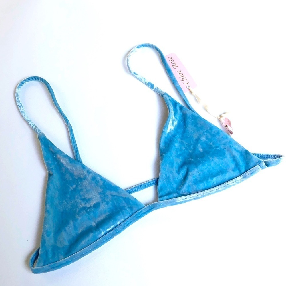𝅺Chloe Rose How the blue velvet bikini top